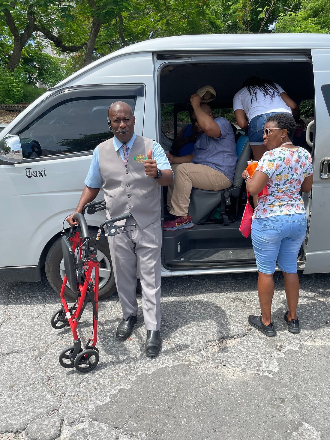 Nassau Taxi Service & Airport Transfers